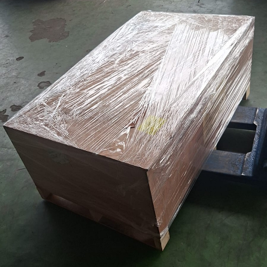 Gudang cargo pesawat proses sorting barang pengiriman udara