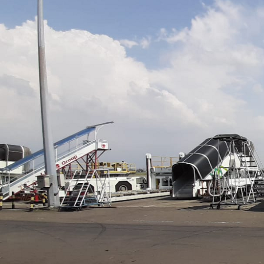 ULD container cargo pesawat loading barang Garuda Lion Air