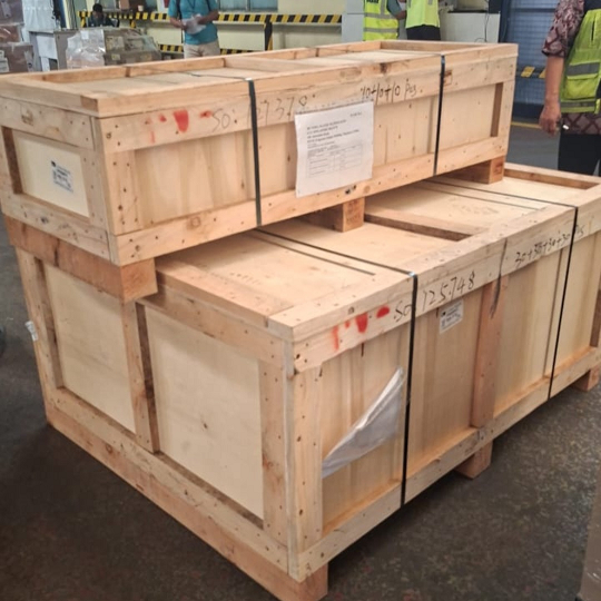 Box paket kargo udara siap muat pesawat bubble wrap palet